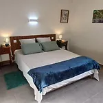 Entier Dans Un Espace De Verdure ペルピニャン