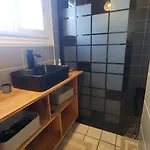 Entier Dans Un Espace De Verdure Perpignan