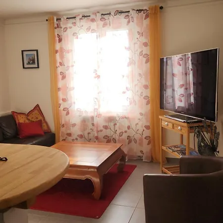 Entier Dans Un Espace De Verdure דירה *