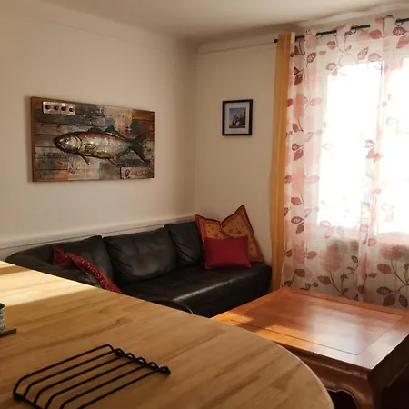 דירה Entier Dans Un Espace De Verdure פרפיניין