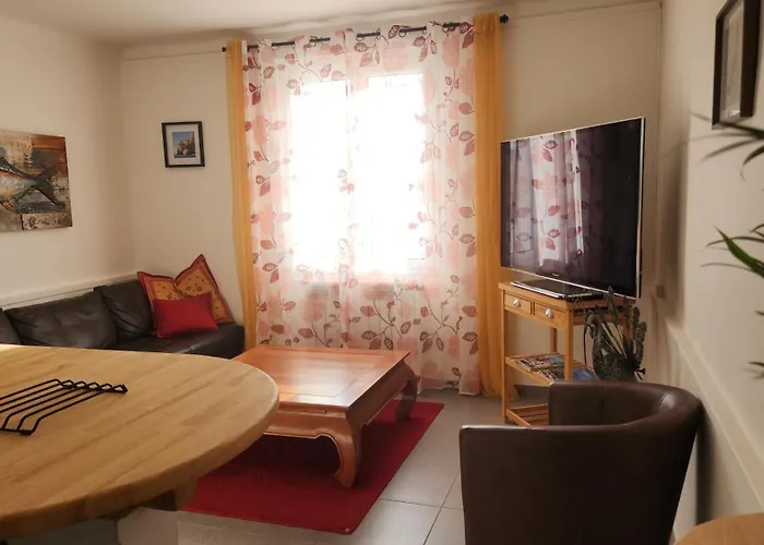 Entier Dans Un Espace De Verdure דירה *