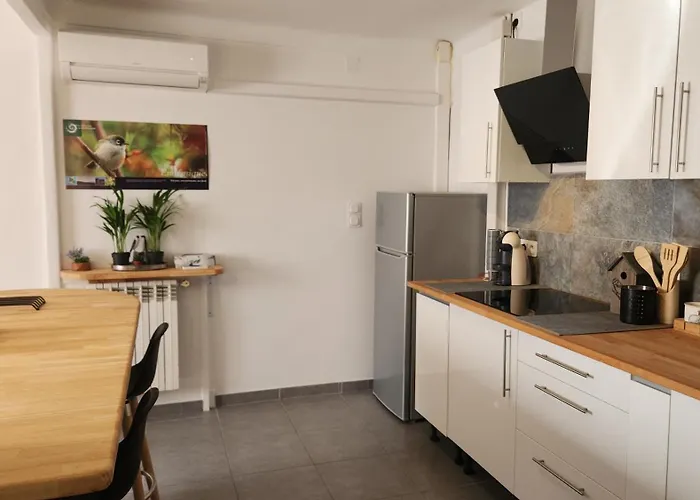 Entier Dans Un Espace De Verdure דירה