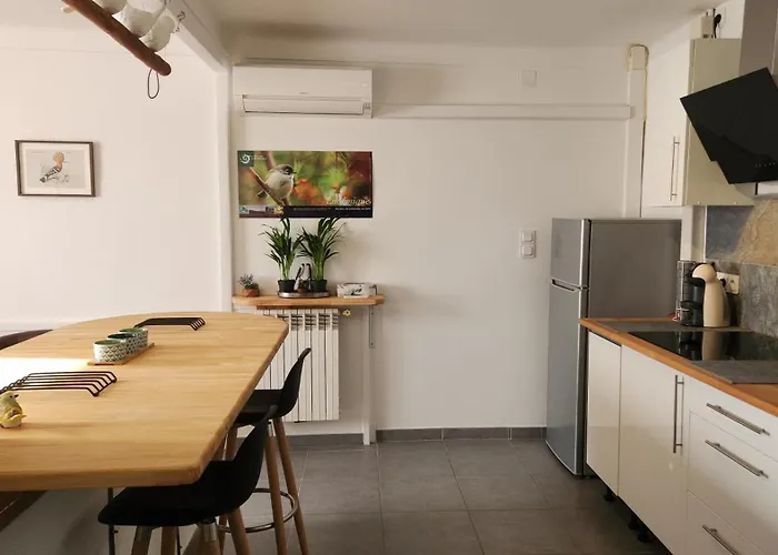 דירה Entier Dans Un Espace De Verdure *