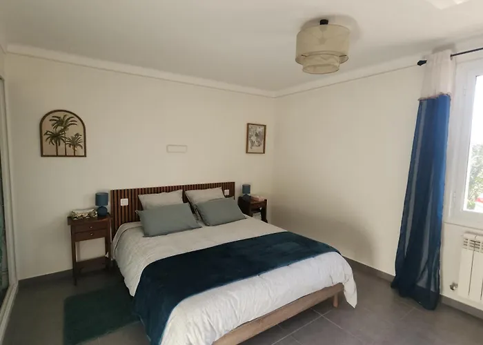 Entier Dans Un Espace De Verdure